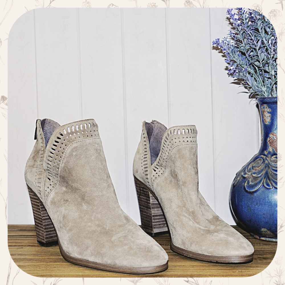⏰GONE 3/22!! Vince Camuto Suede Tan Booties size 10 *Like New*